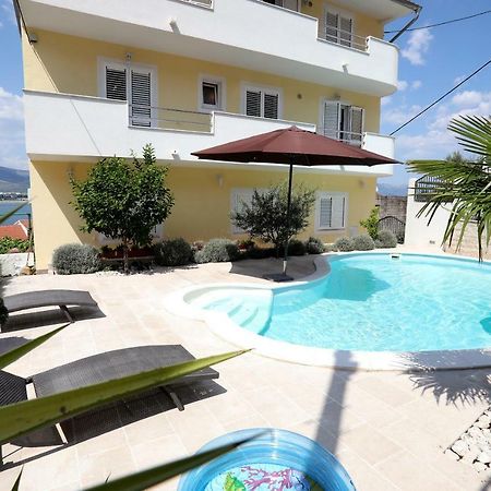 Apartments Sakal Trogir Eksteriør bilde