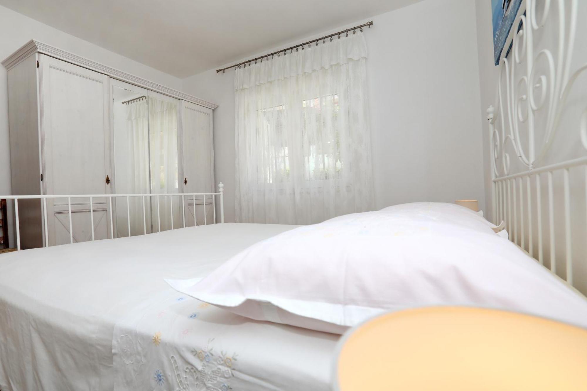 Apartments Sakal Trogir Eksteriør bilde
