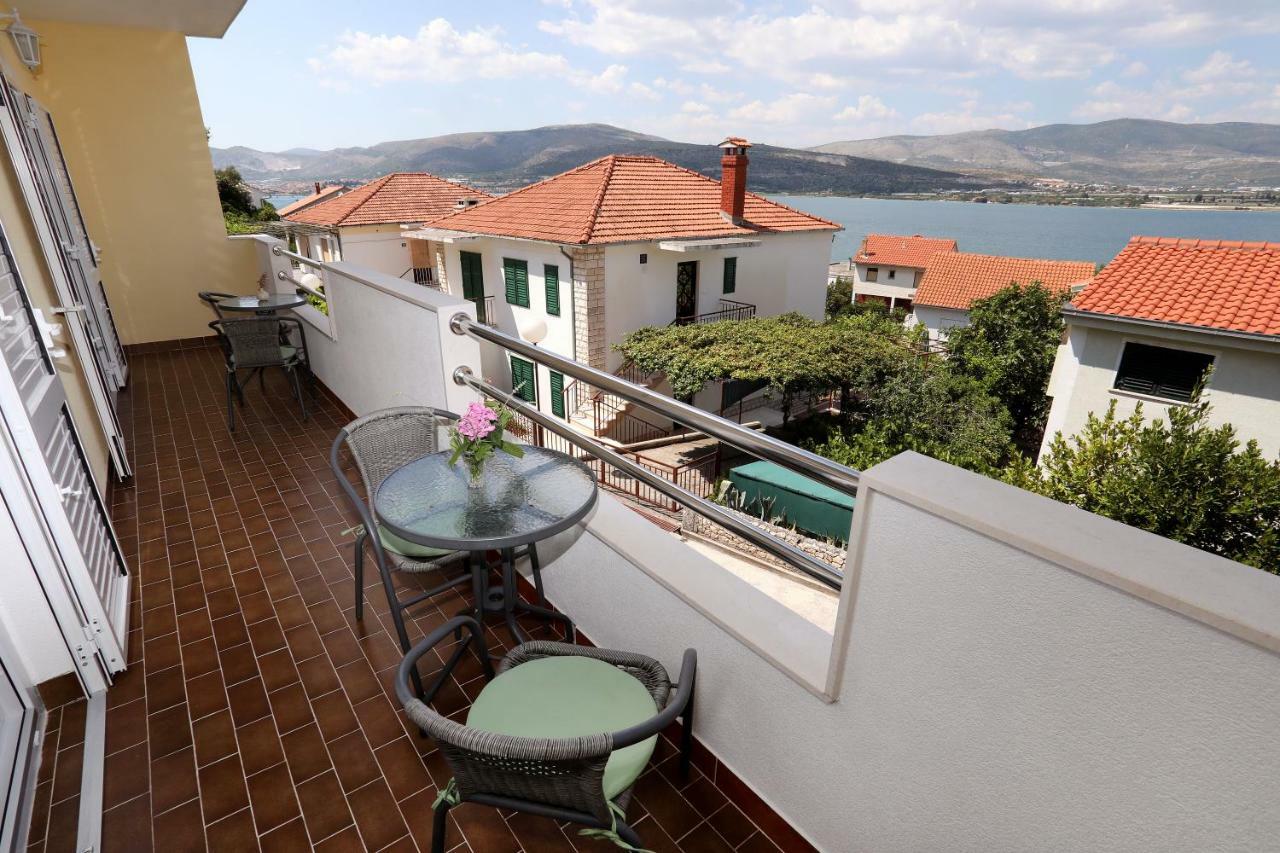 Apartments Sakal Trogir Eksteriør bilde